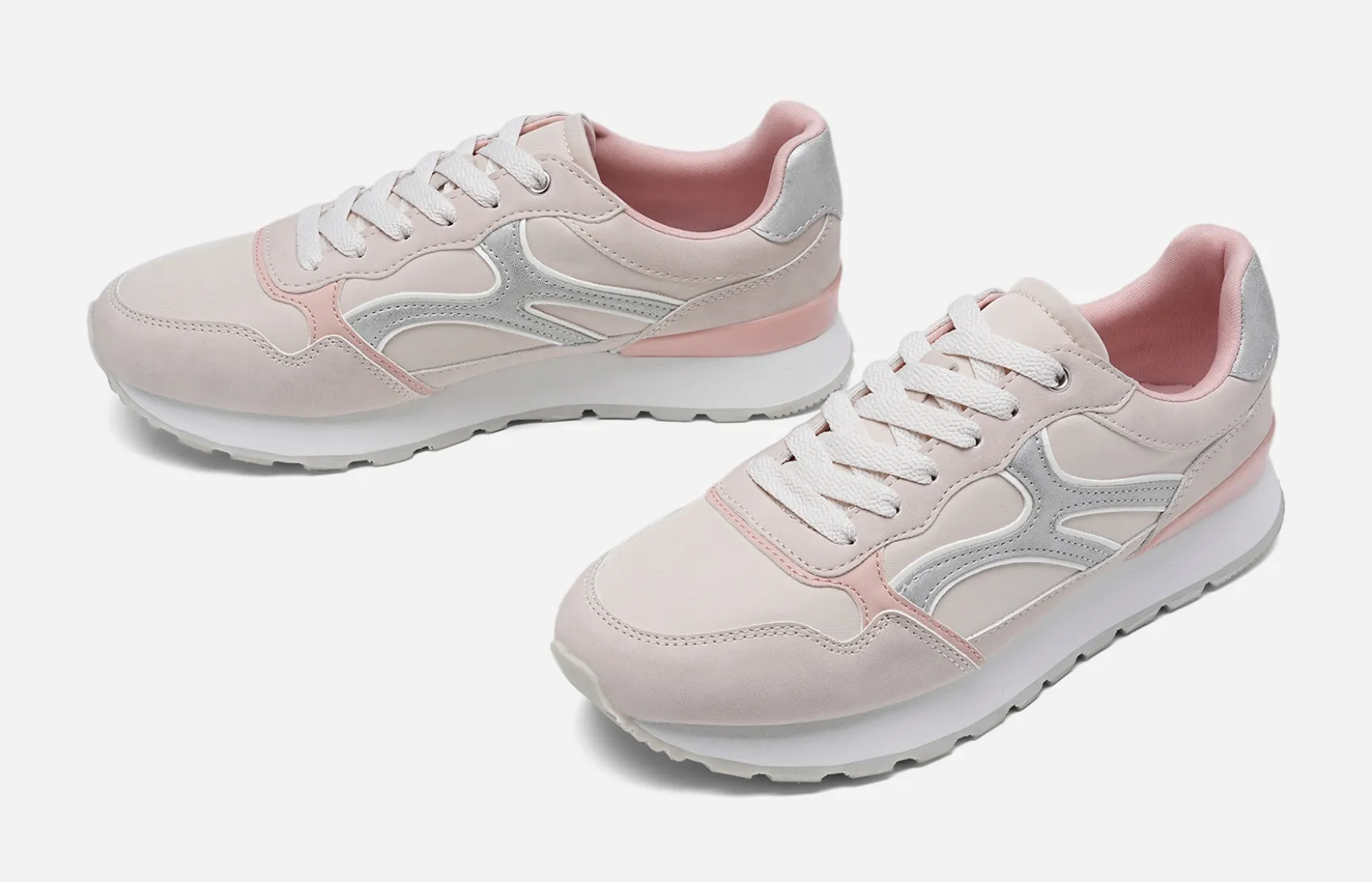 CLOU, Sneakers