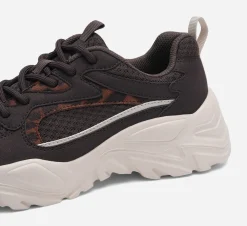 VOX, Sneakers