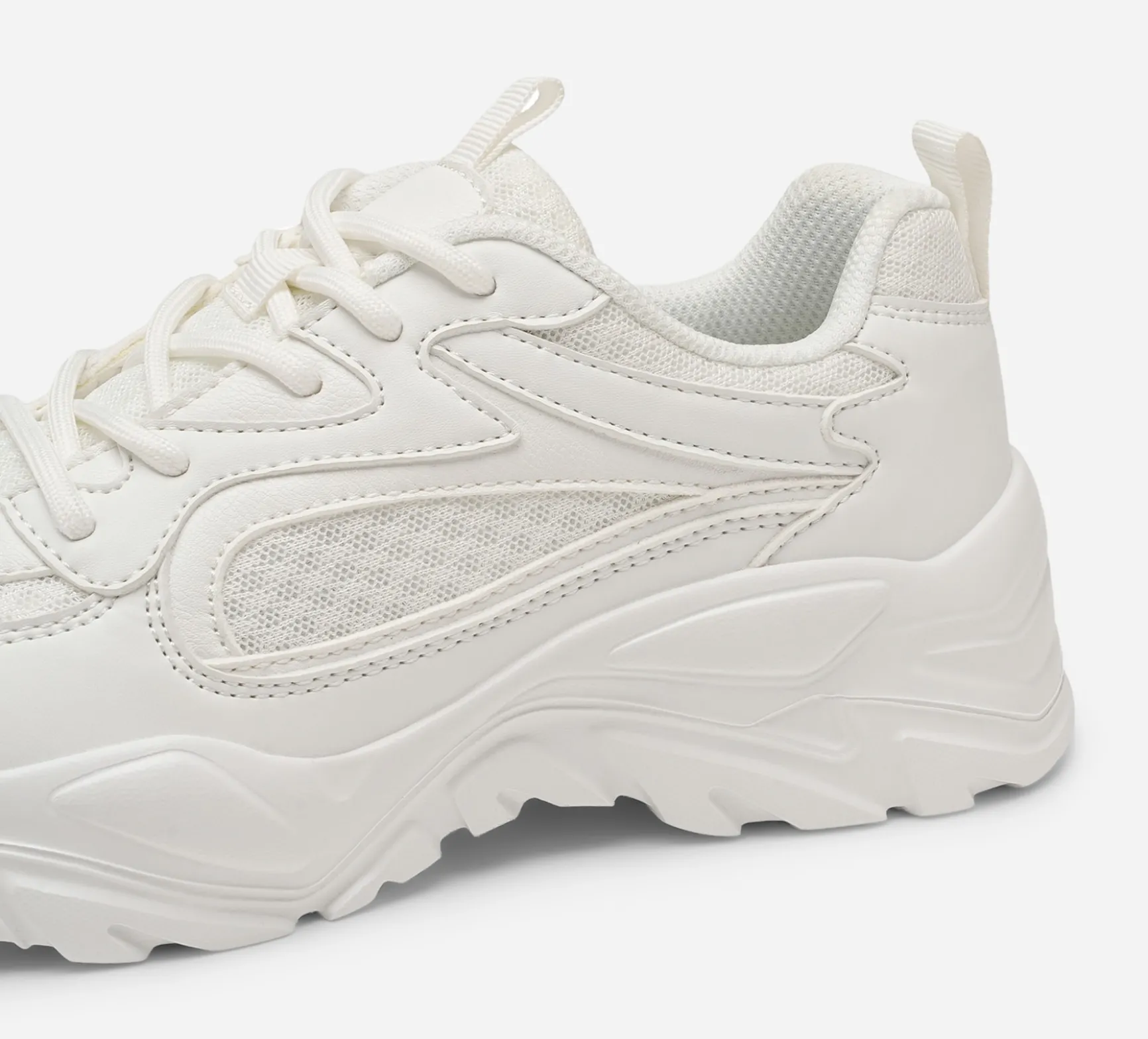 VOX, Sneakers